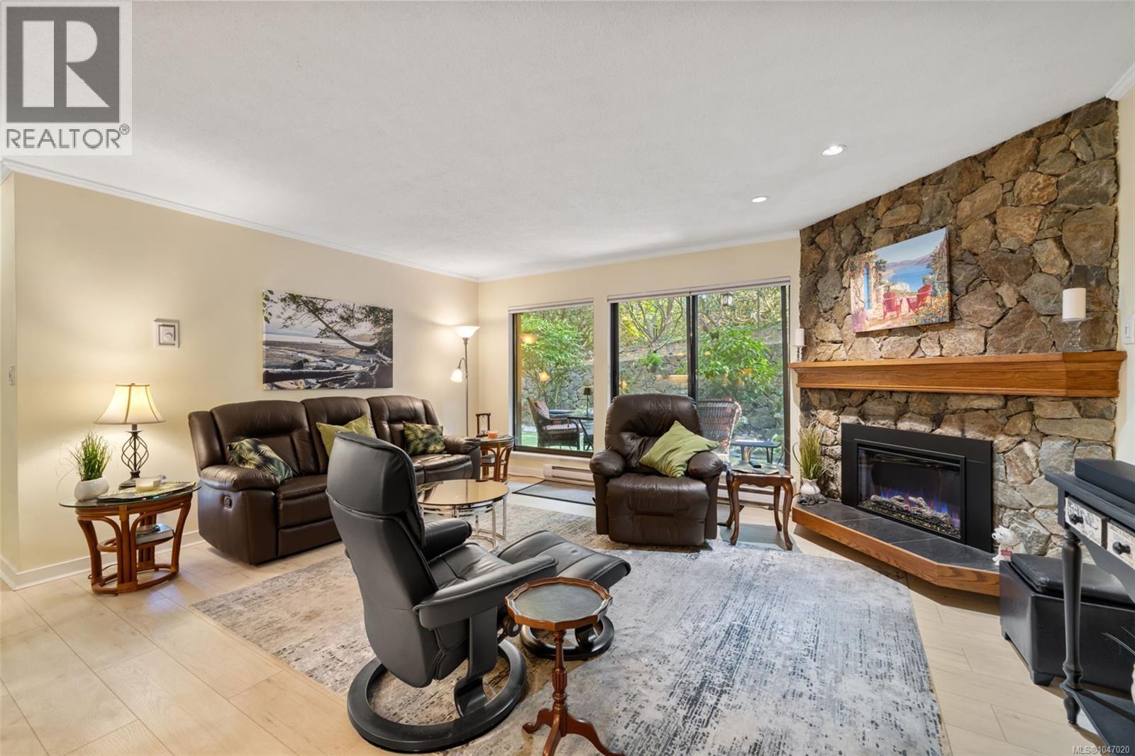 104 1106 Glenora Pl, Saanich