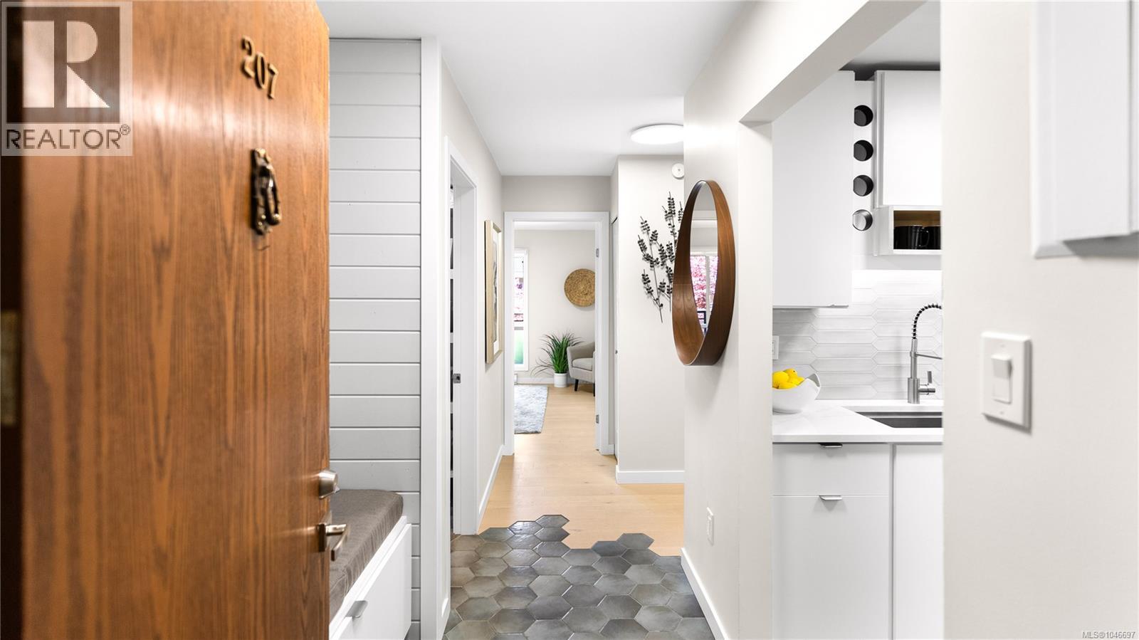 #207 1419 Stadacona Ave - 1