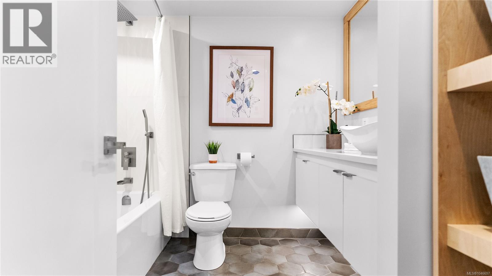 #207 1419 Stadacona Ave - 12