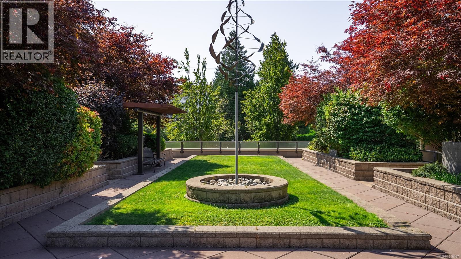 207 1419 Stadacona Ave, Victoria