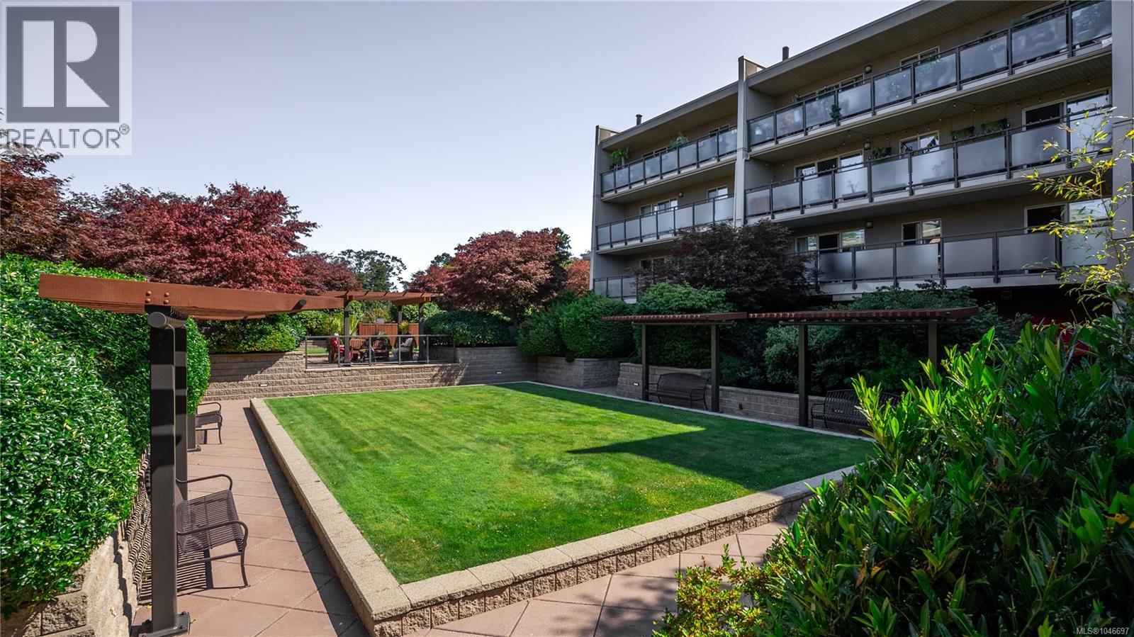 207 1419 Stadacona Ave, Victoria