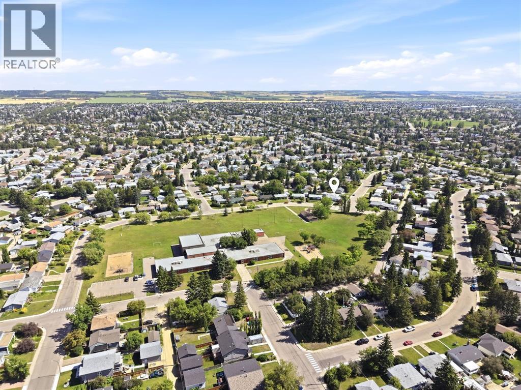 4021 Embury Crescent - 40