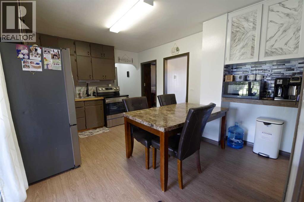 607 6 Street N - Image 11