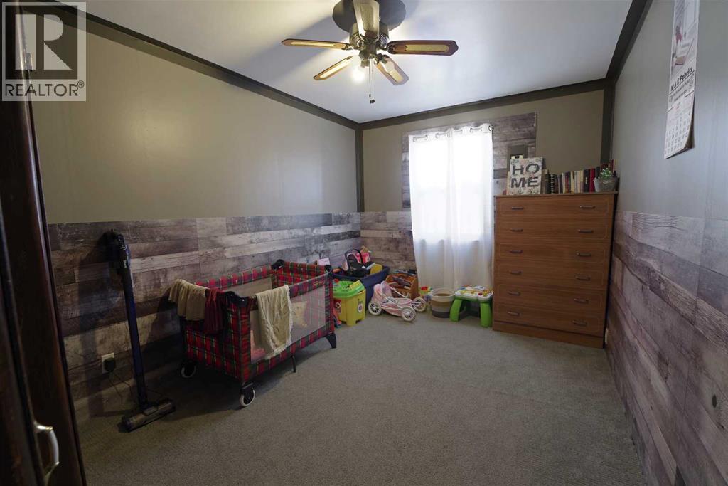 607 6 Street N - Image 12