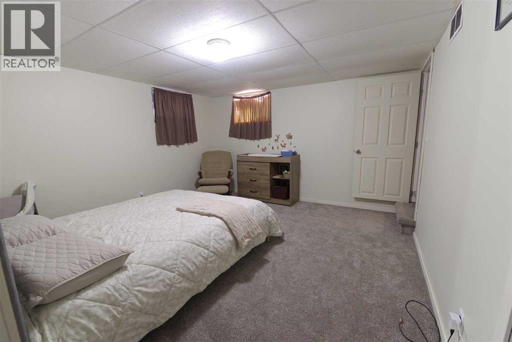 607 6 Street N - Image 17