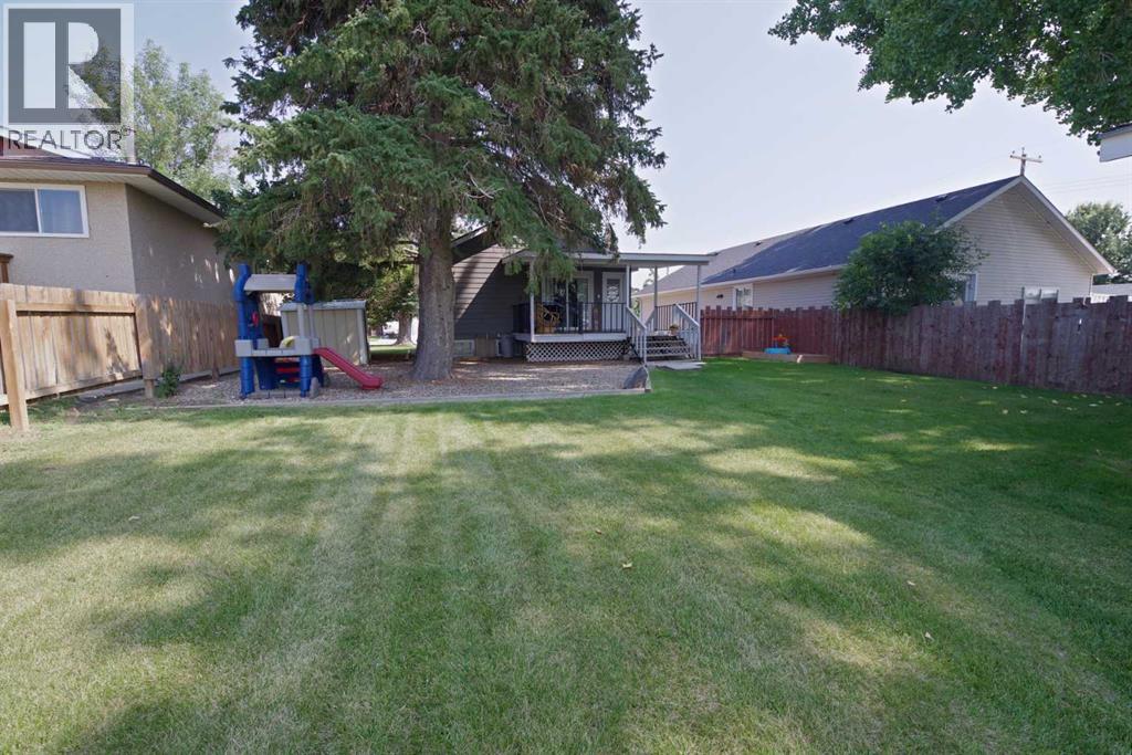 607 6 Street N - Image 29