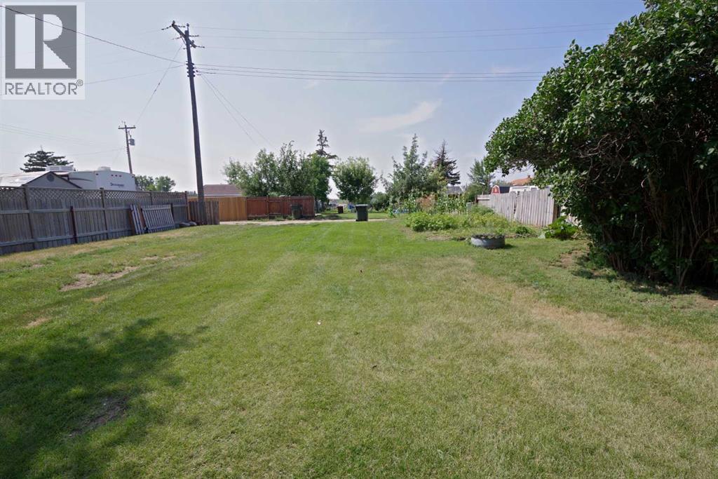 607 6 Street N - Image 30