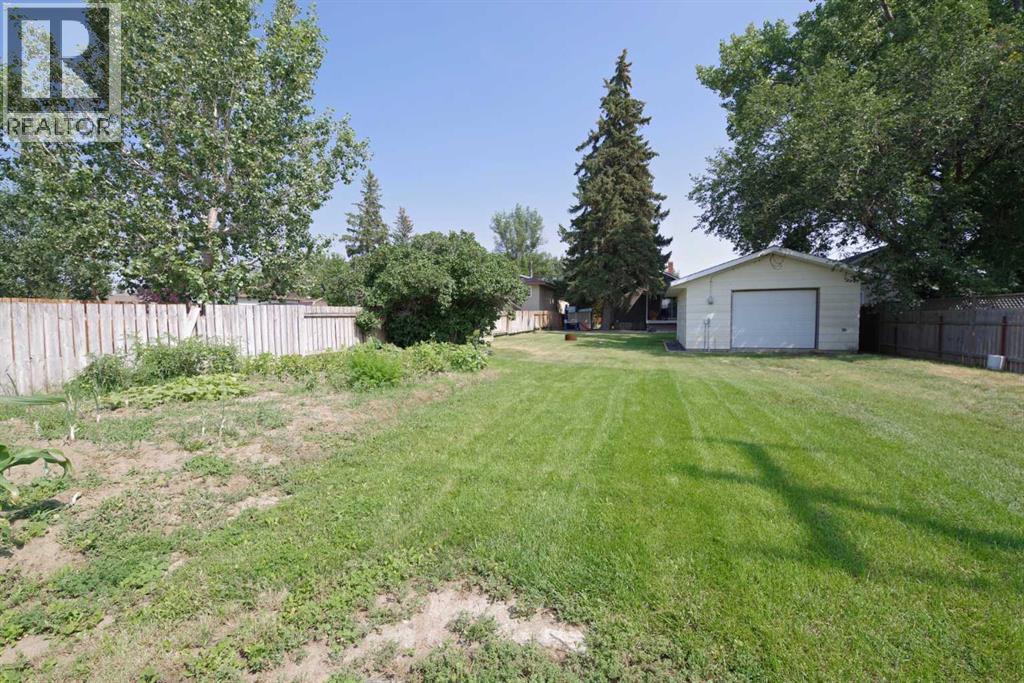 607 6 Street N - Image 31
