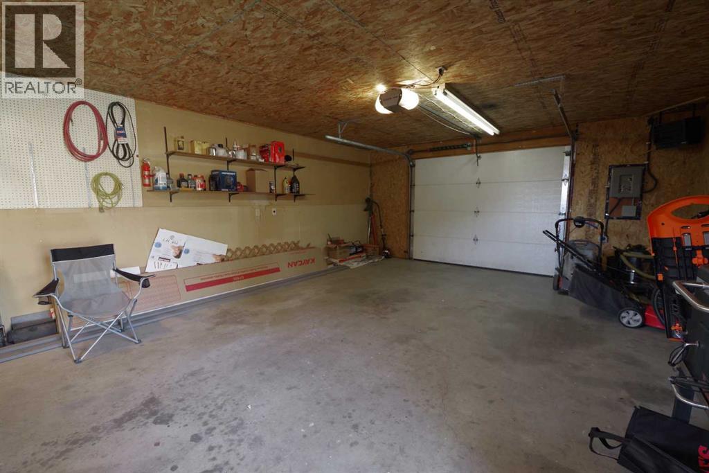 607 6 Street N - Image 33