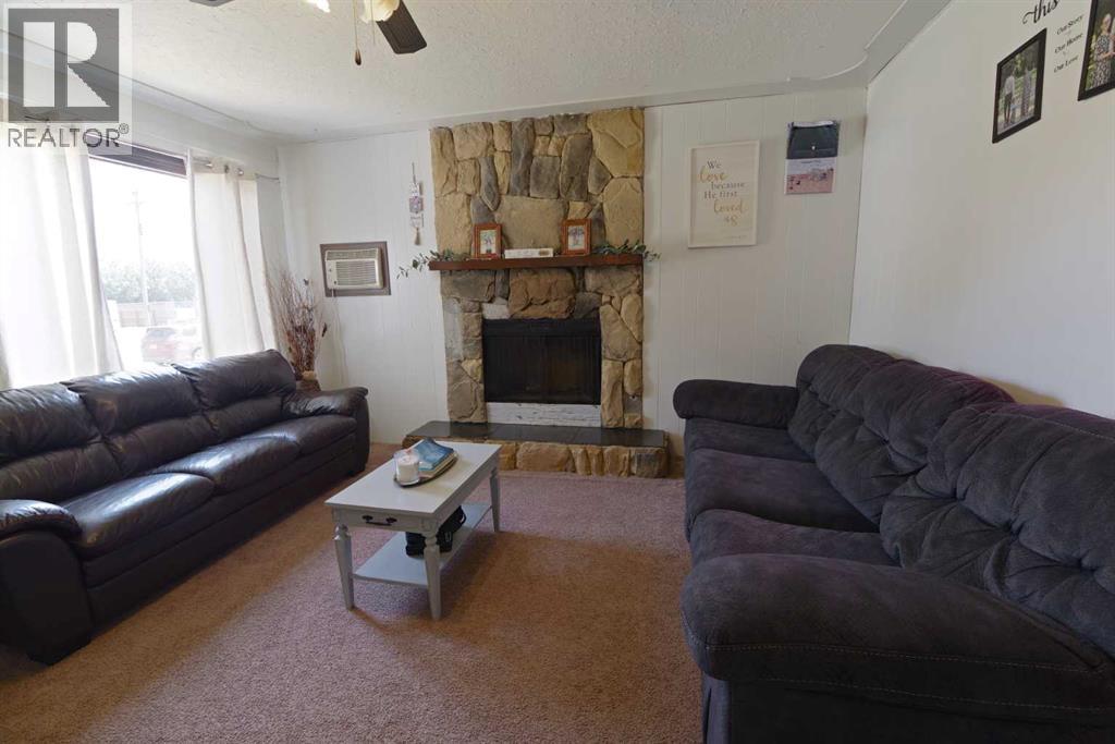 607 6 Street N - 8
