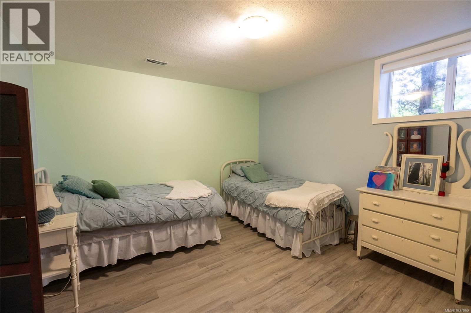 2874 Woodland Dr - Image 36