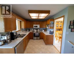 2874 Woodland Dr, Port Mcneill, BC V0N2R0 Photo 15