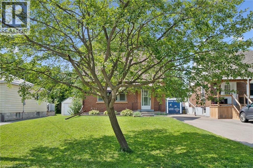 114 LORNE Crescent — photo 3