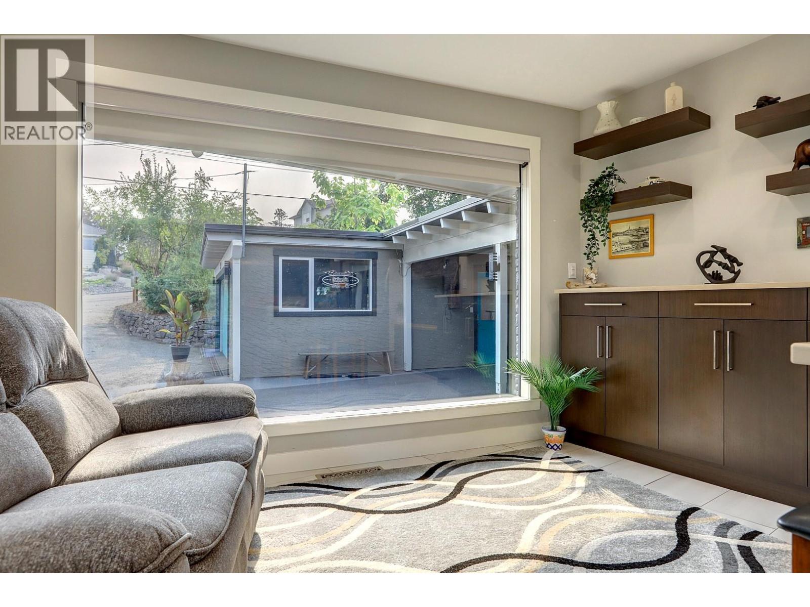 3006 22 Street - 10