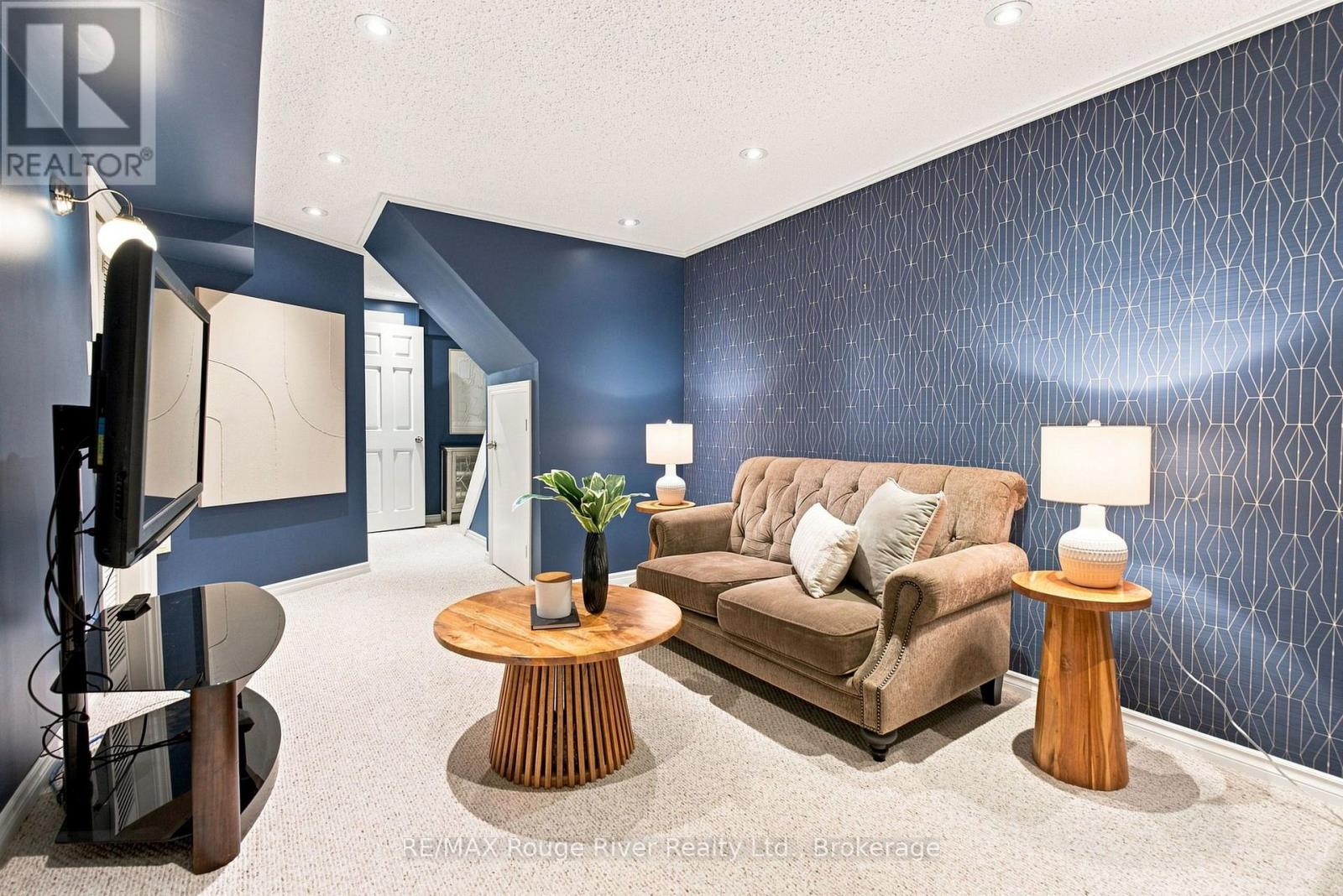 49 FISHER CRESCENT - 27