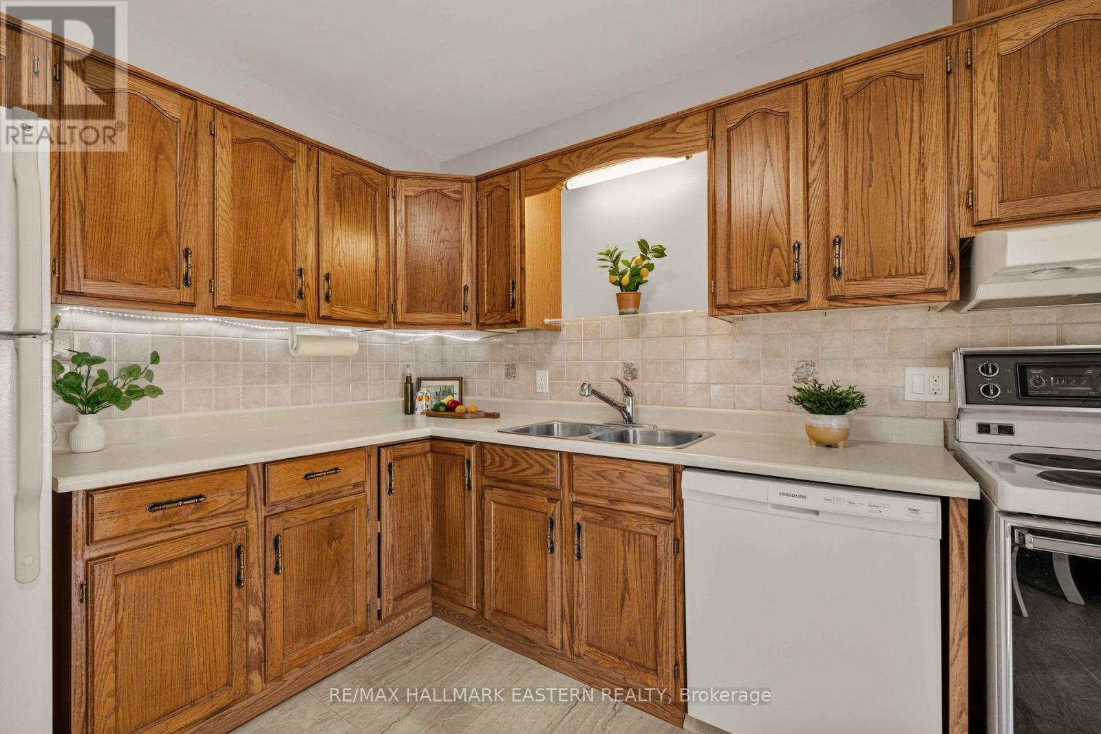 1161 NORMANDY STREET - Image 8