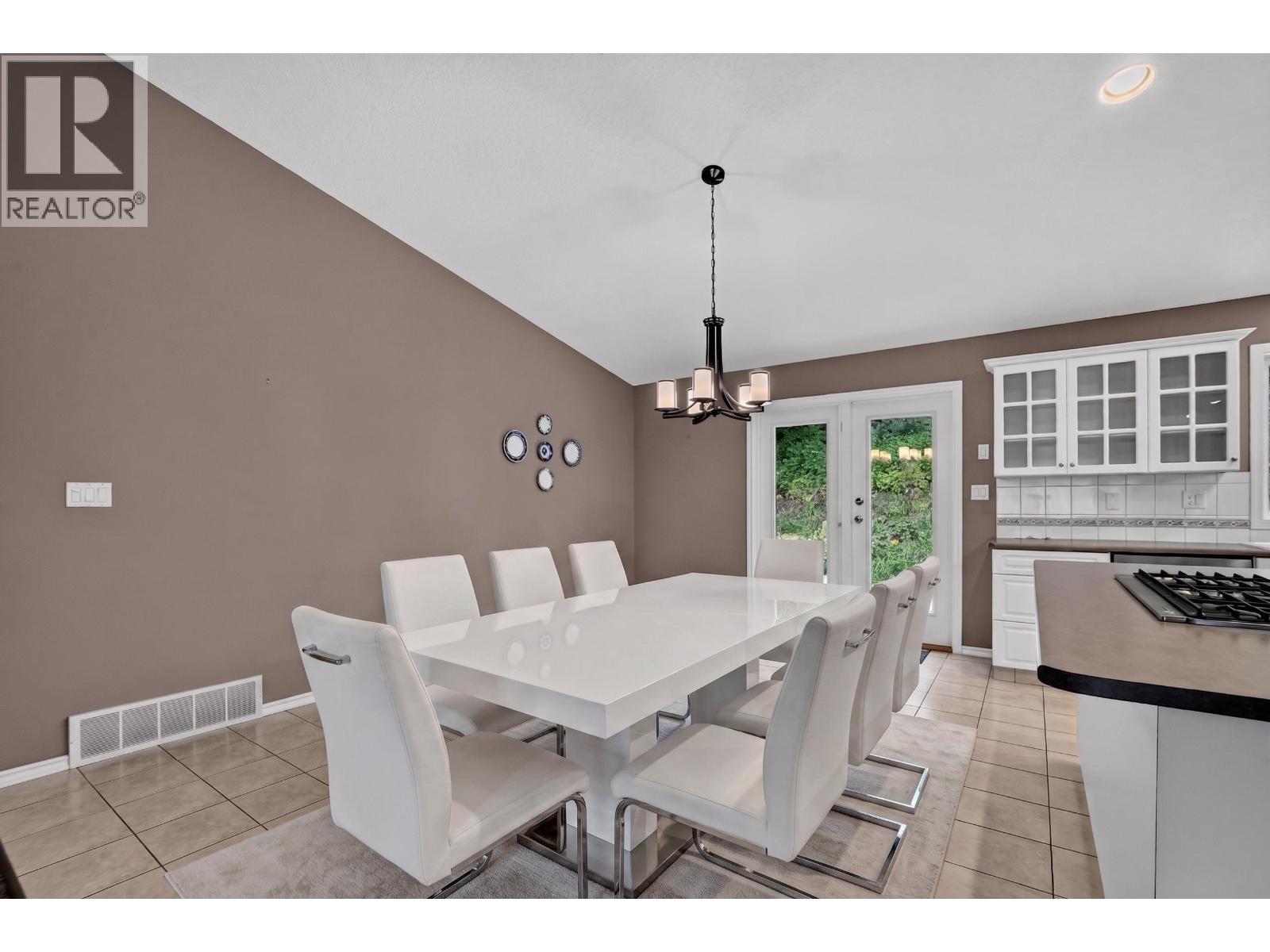 9288 SUMMERSET PLACE - 18