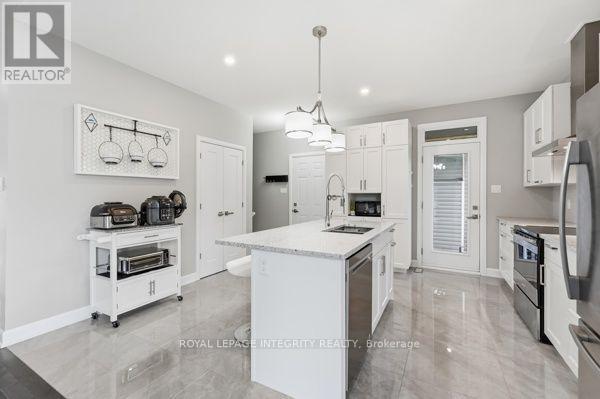 33 SOLARA PRIVATE - Image 13
