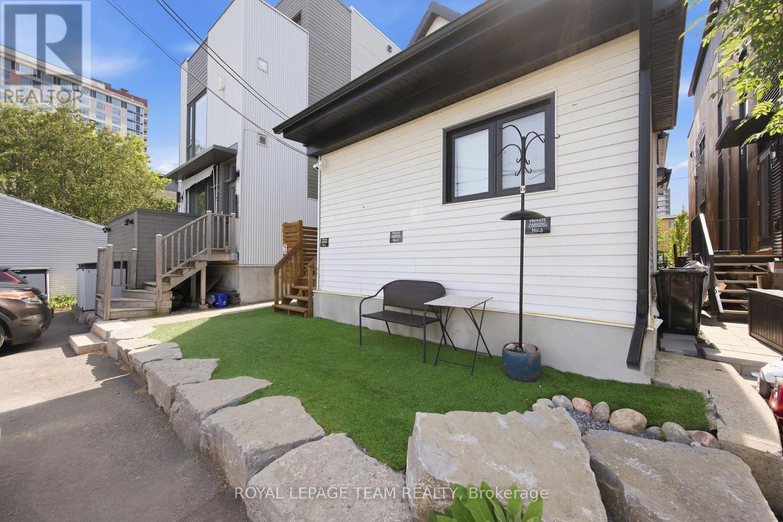 121 CARRUTHERS AVENUE - 22