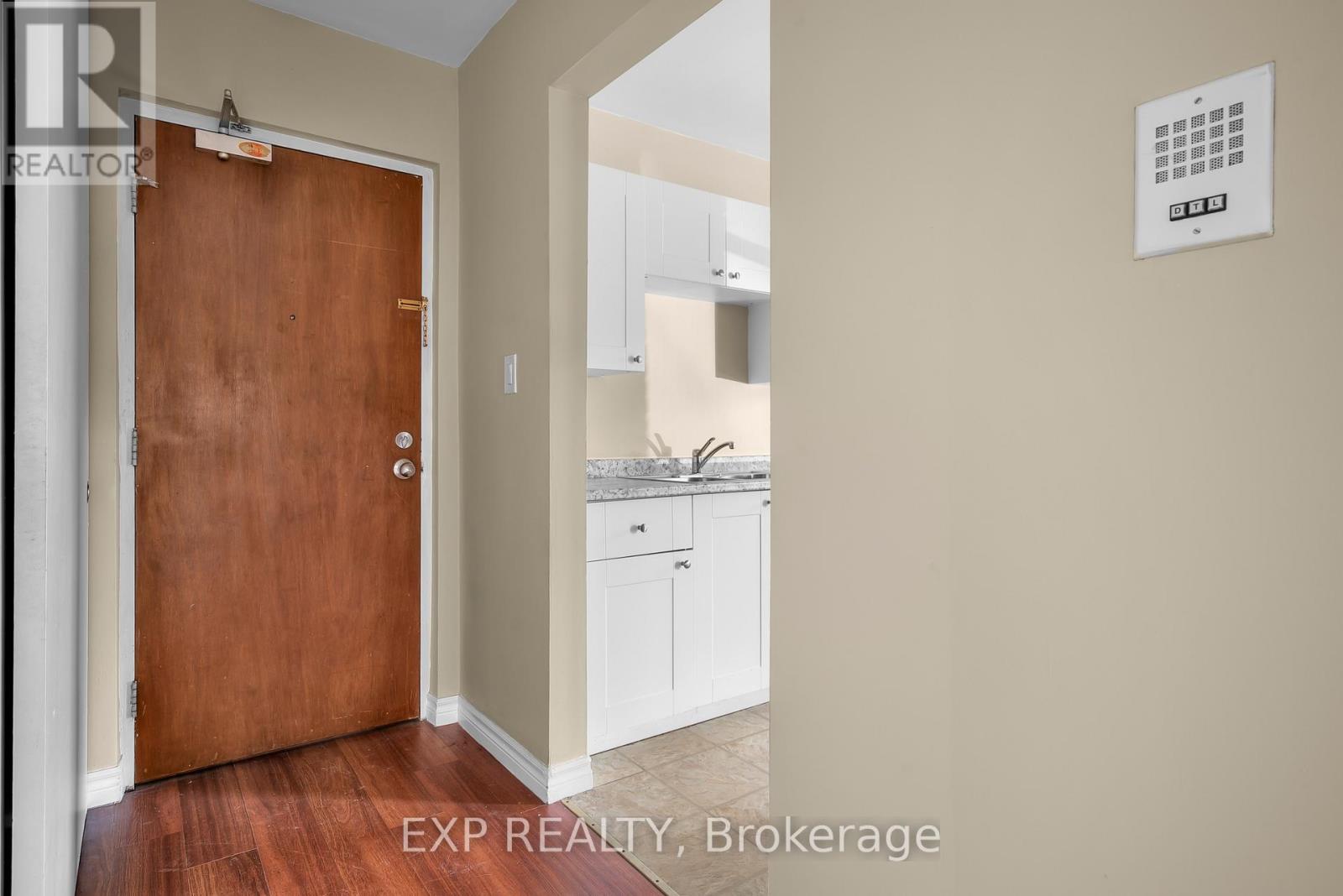 #5 4663 Huron Street, Niagara Falls (Downtown), Ontario, L2E2H7, Niagara Falls (Downtown), Ontario — photo 4 of 5