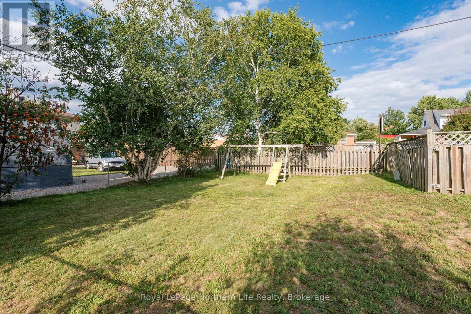 1009 ELIZABETH STREET - 38