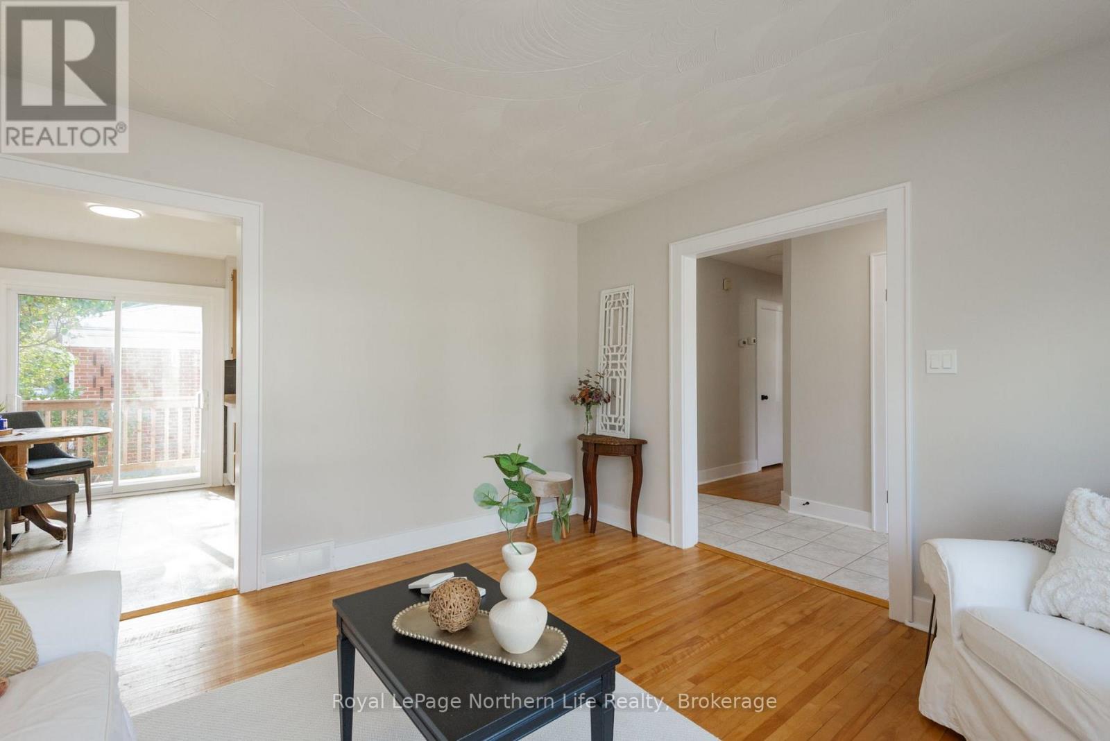 1009 ELIZABETH STREET - Image 7