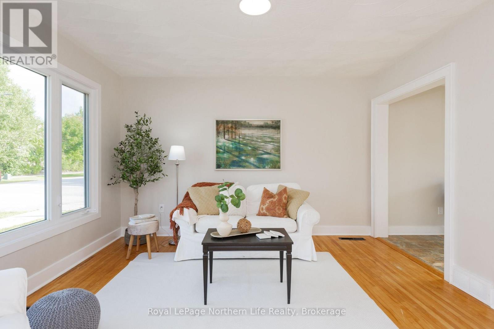 1009 ELIZABETH STREET - Image 9