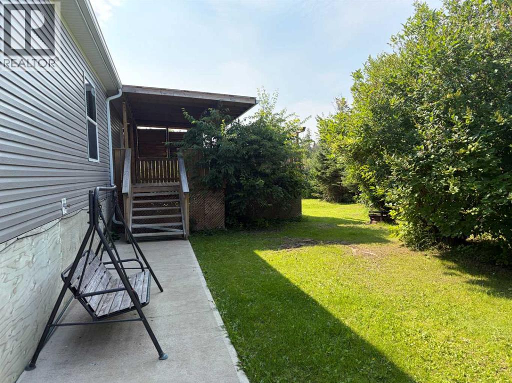 10 2 Street W - 18