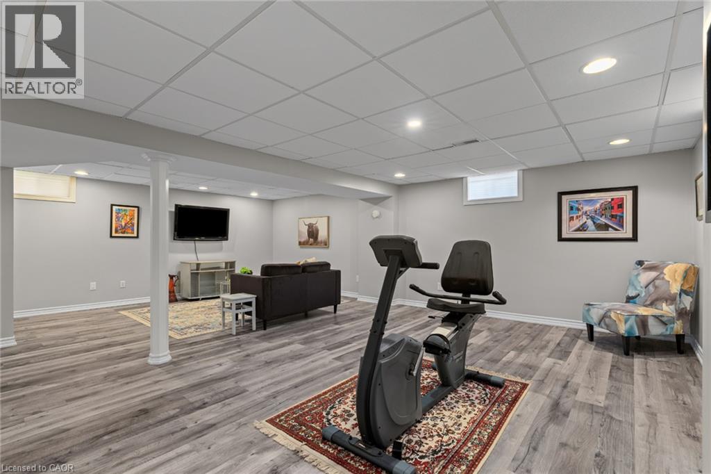 1610 HEATHSIDE Crescent - Image 33