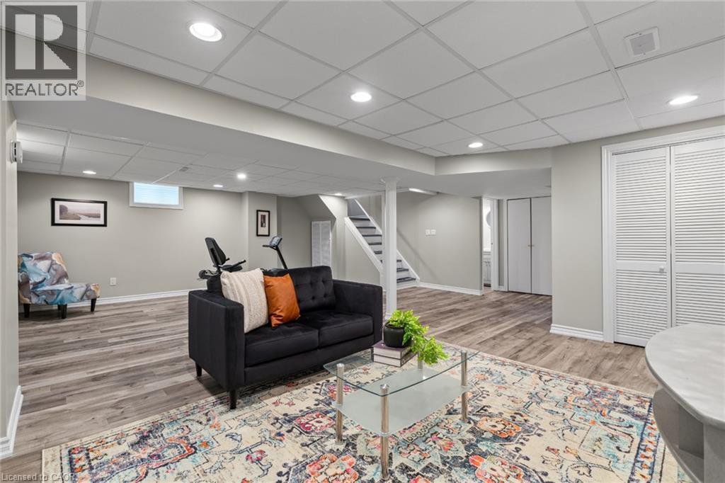 1610 HEATHSIDE Crescent - Image 34