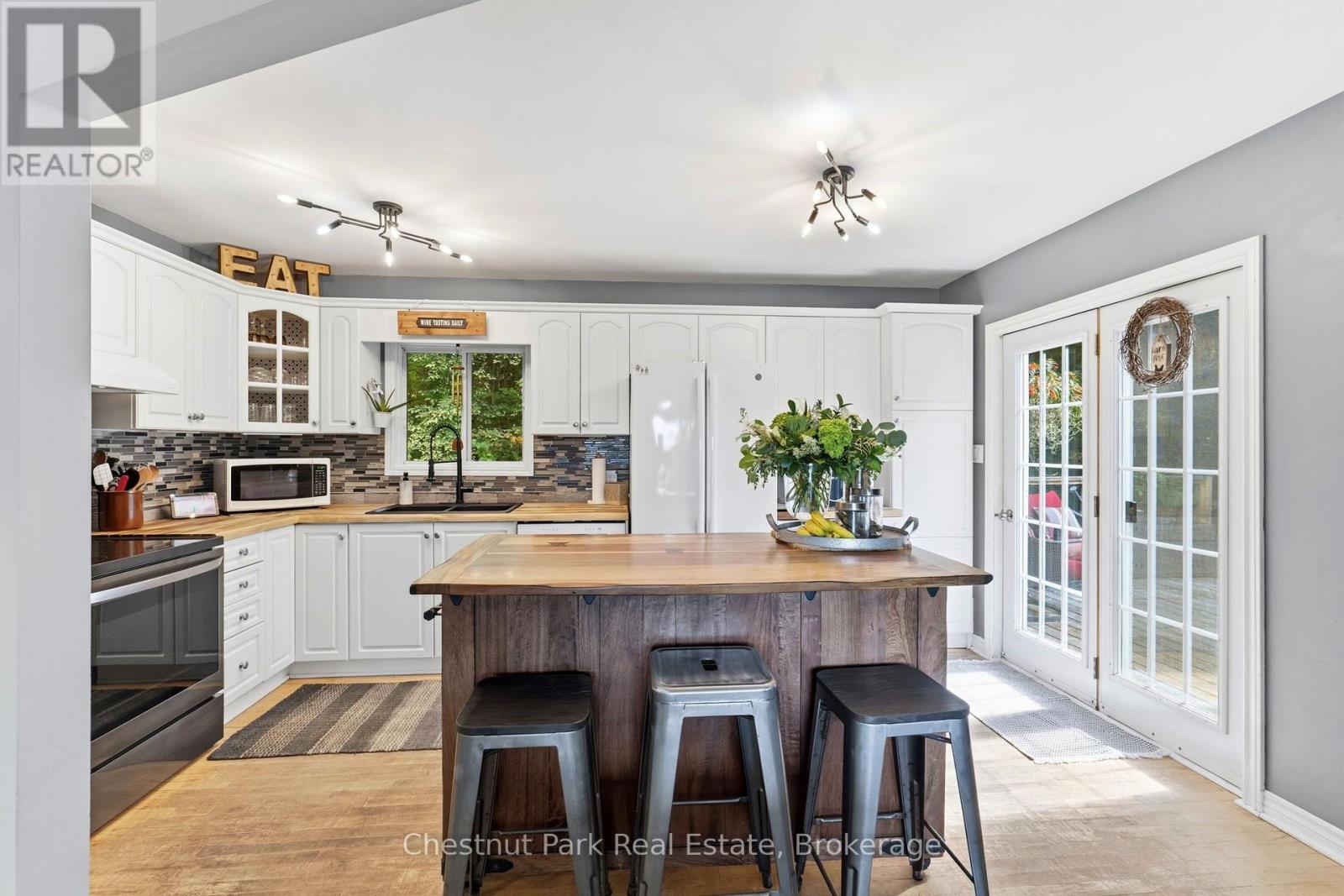 521 OLD MUSKOKA ROAD - 12