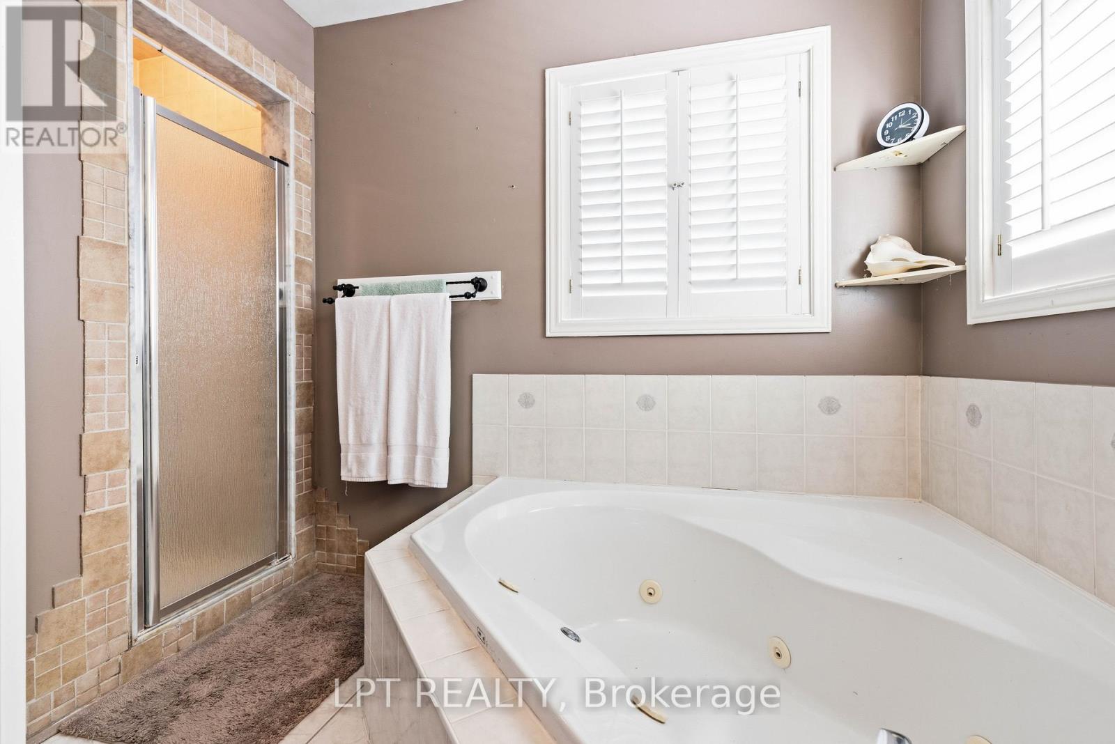 8 BURNABY DRIVE - 27