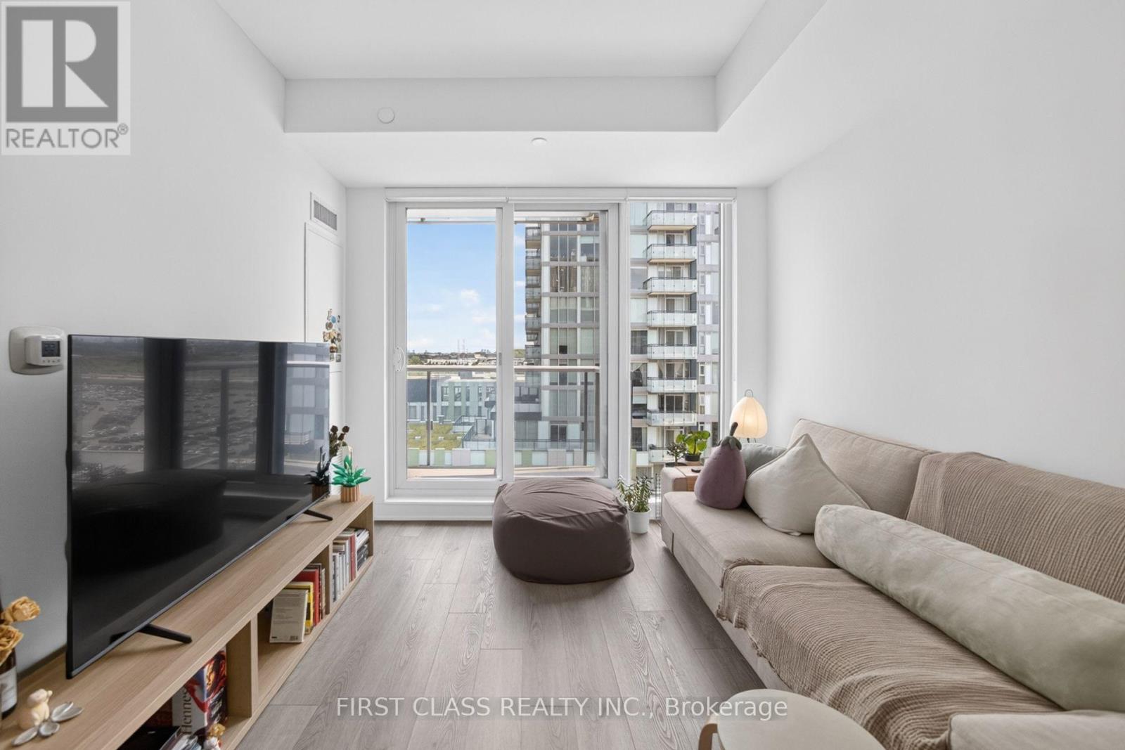 #1316A 8119 BIRCHMOUNT ROAD - 23