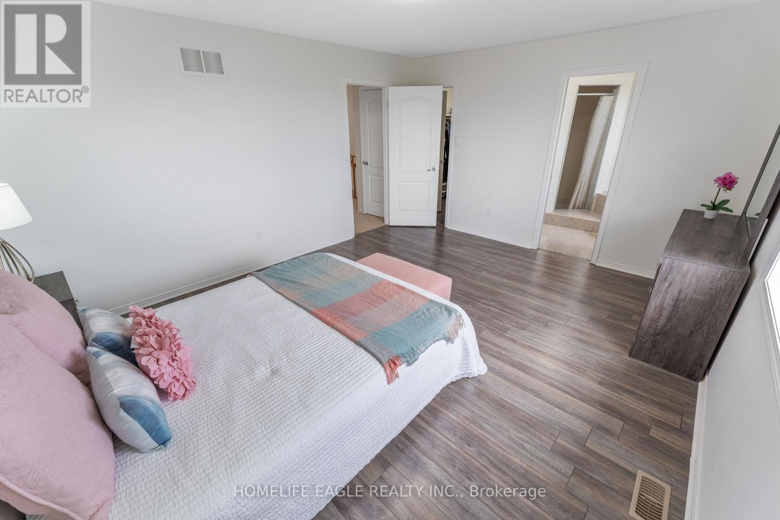 135 WAINSCOT AVENUE - 12