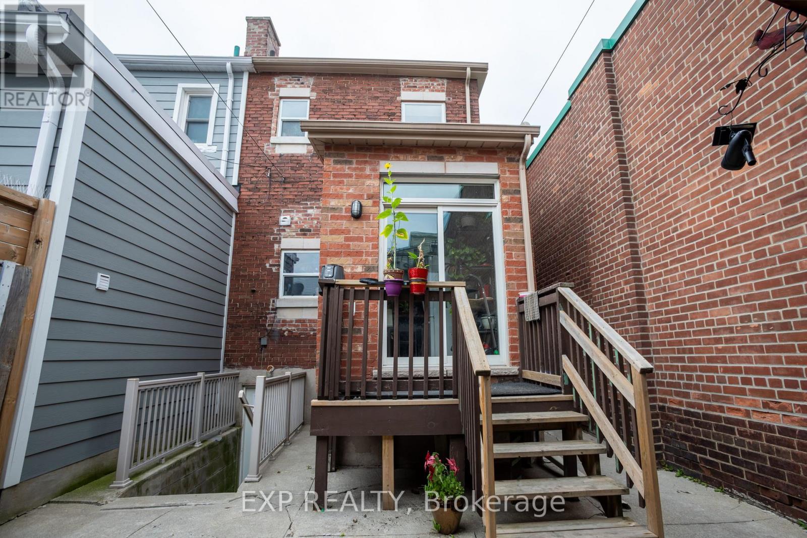 971 LANSDOWNE AVENUE - 17