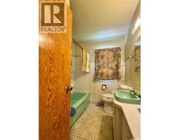 260 Angus Street, Regina, SK S4R3K4 Photo 7