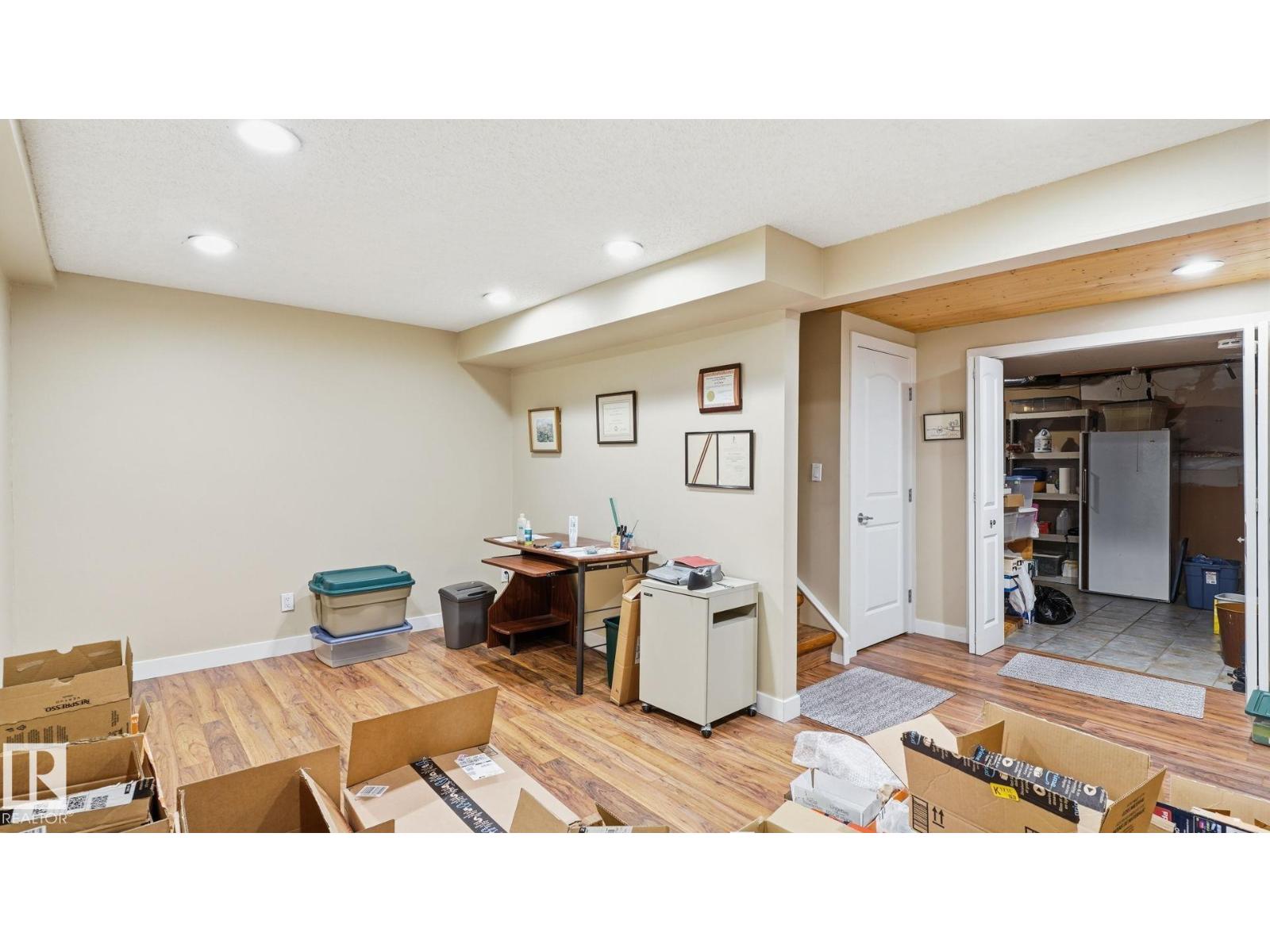 717 VILLAGE DR - Image 20