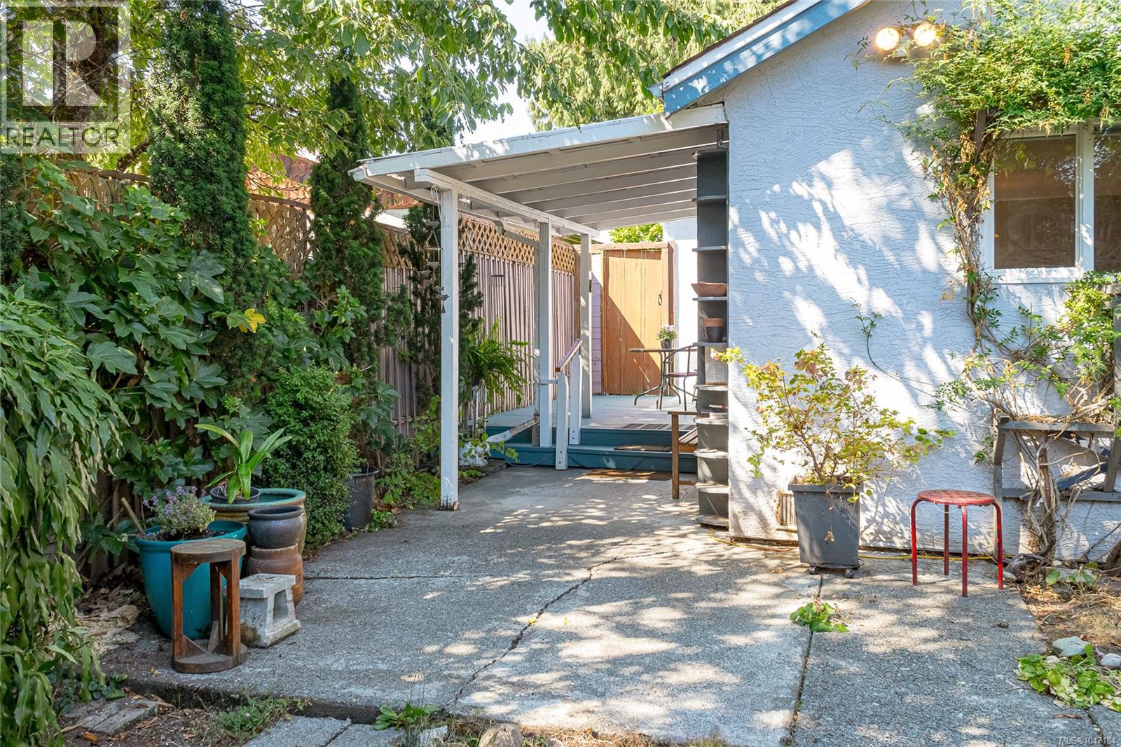 920 McDonald St - 24