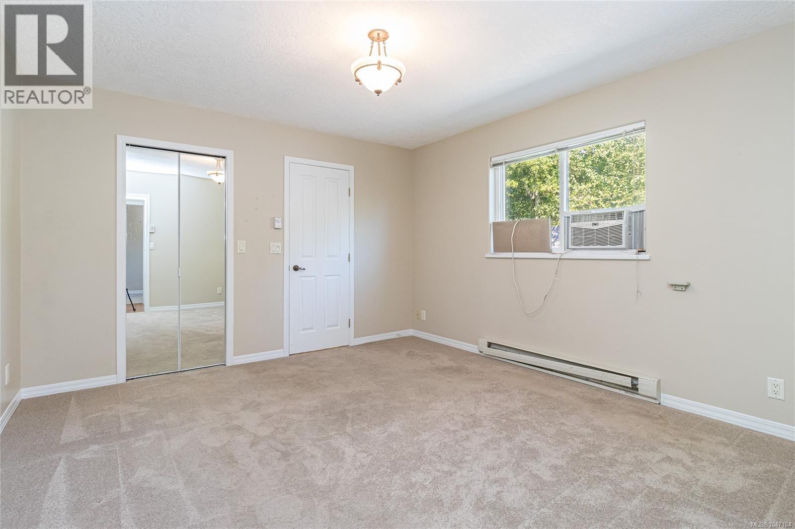 920 McDonald St - 33
