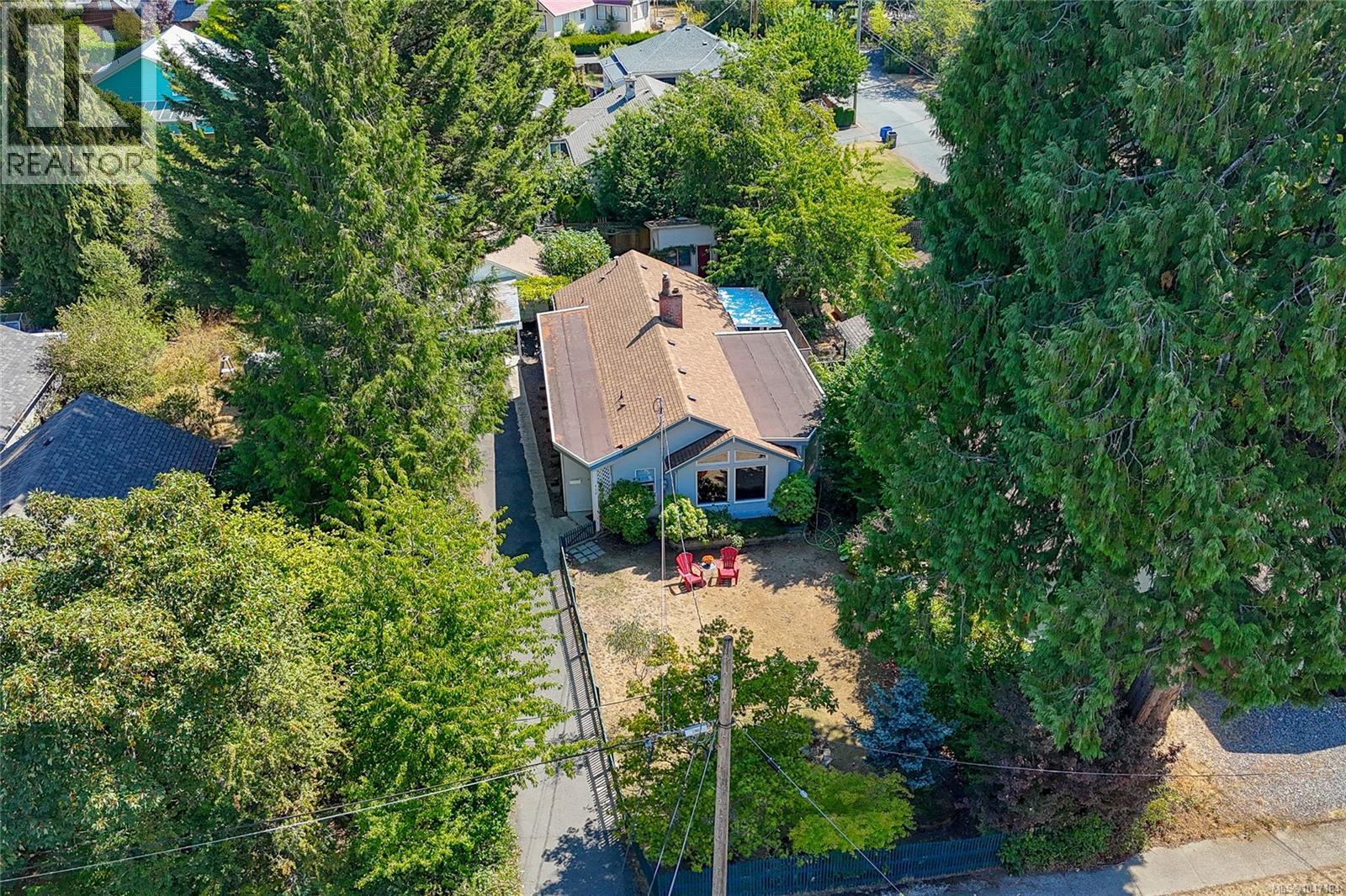 920 McDonald St - 4