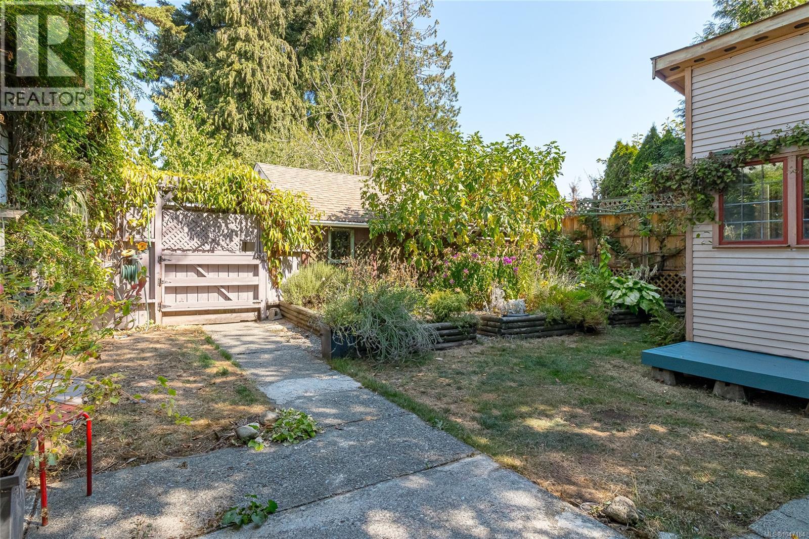 920 McDonald St - 42