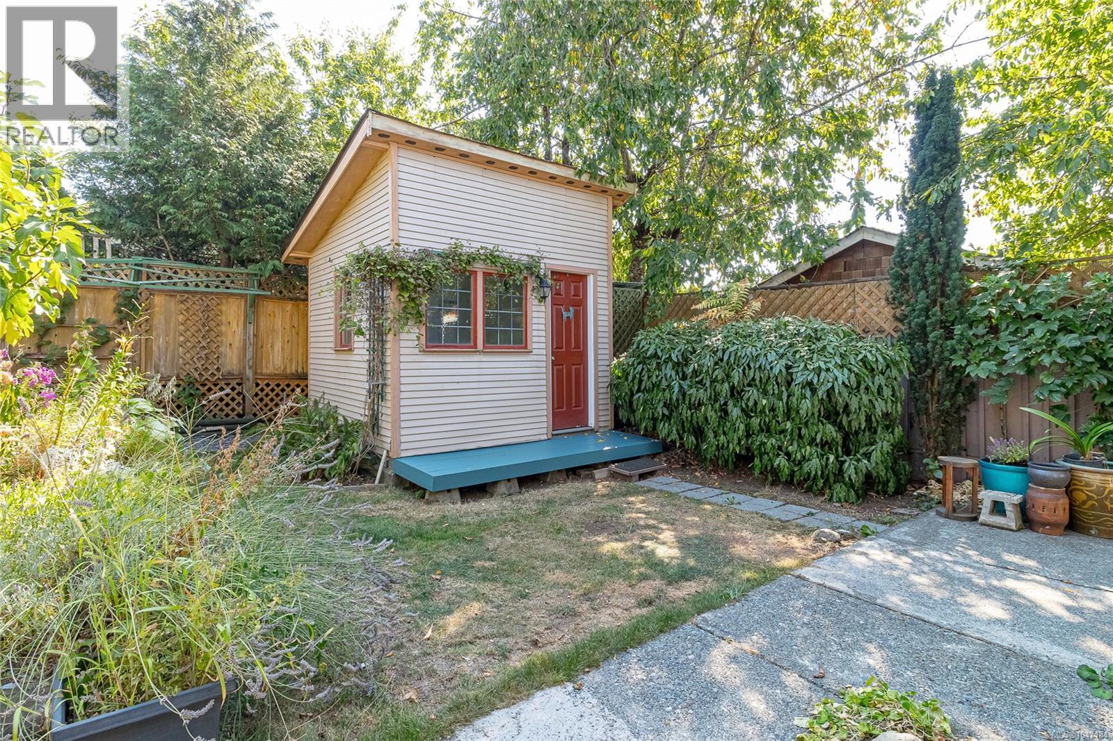 920 McDonald St - 43