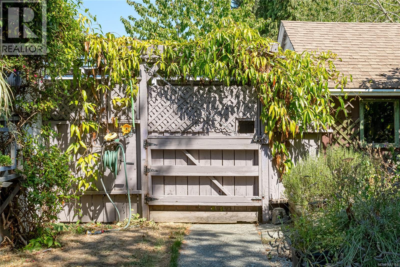 920 McDonald St - 45