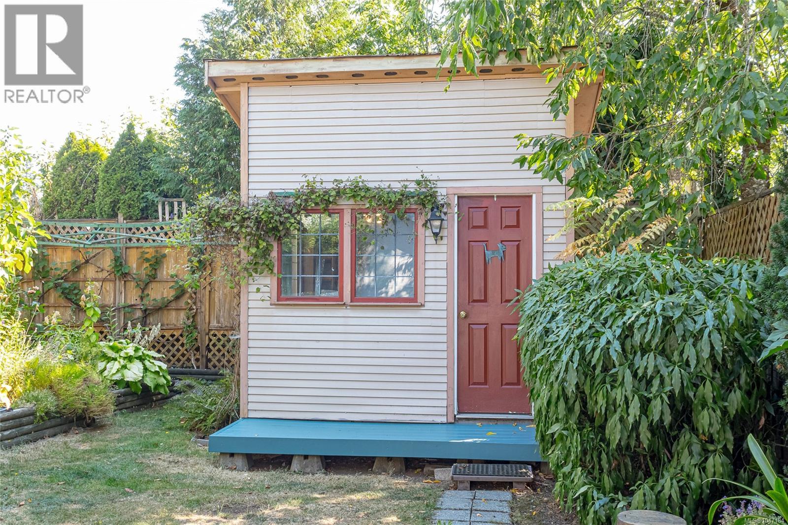 920 McDonald St - 5