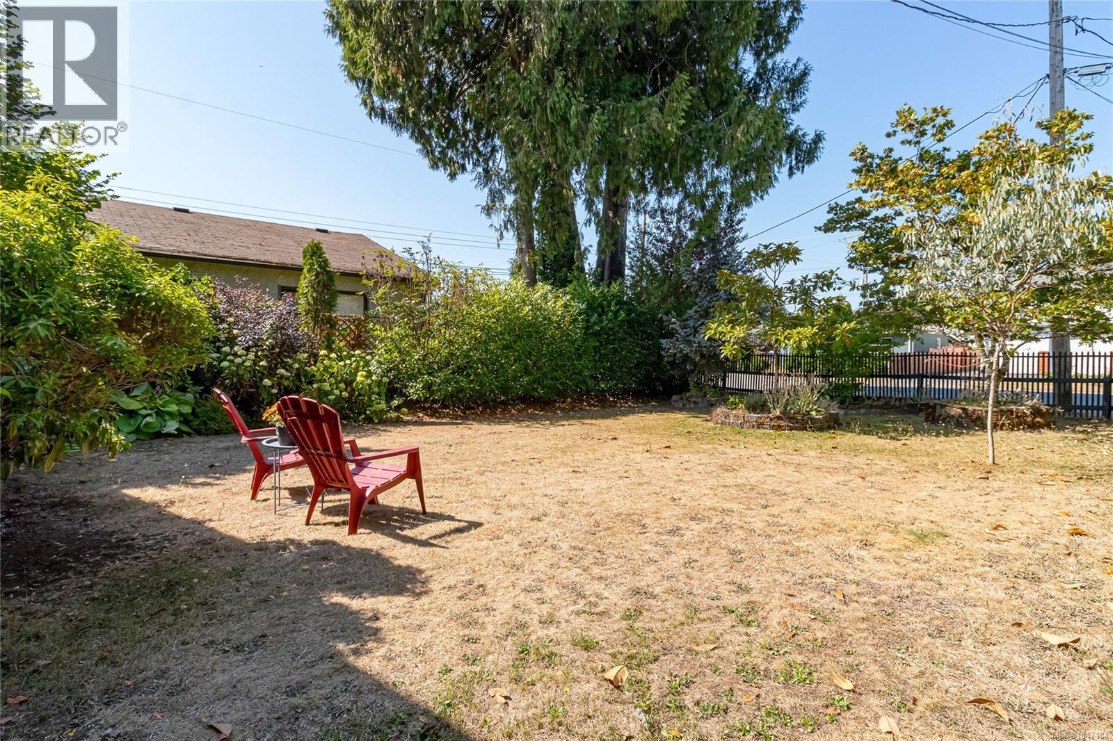 920 McDonald St - 53