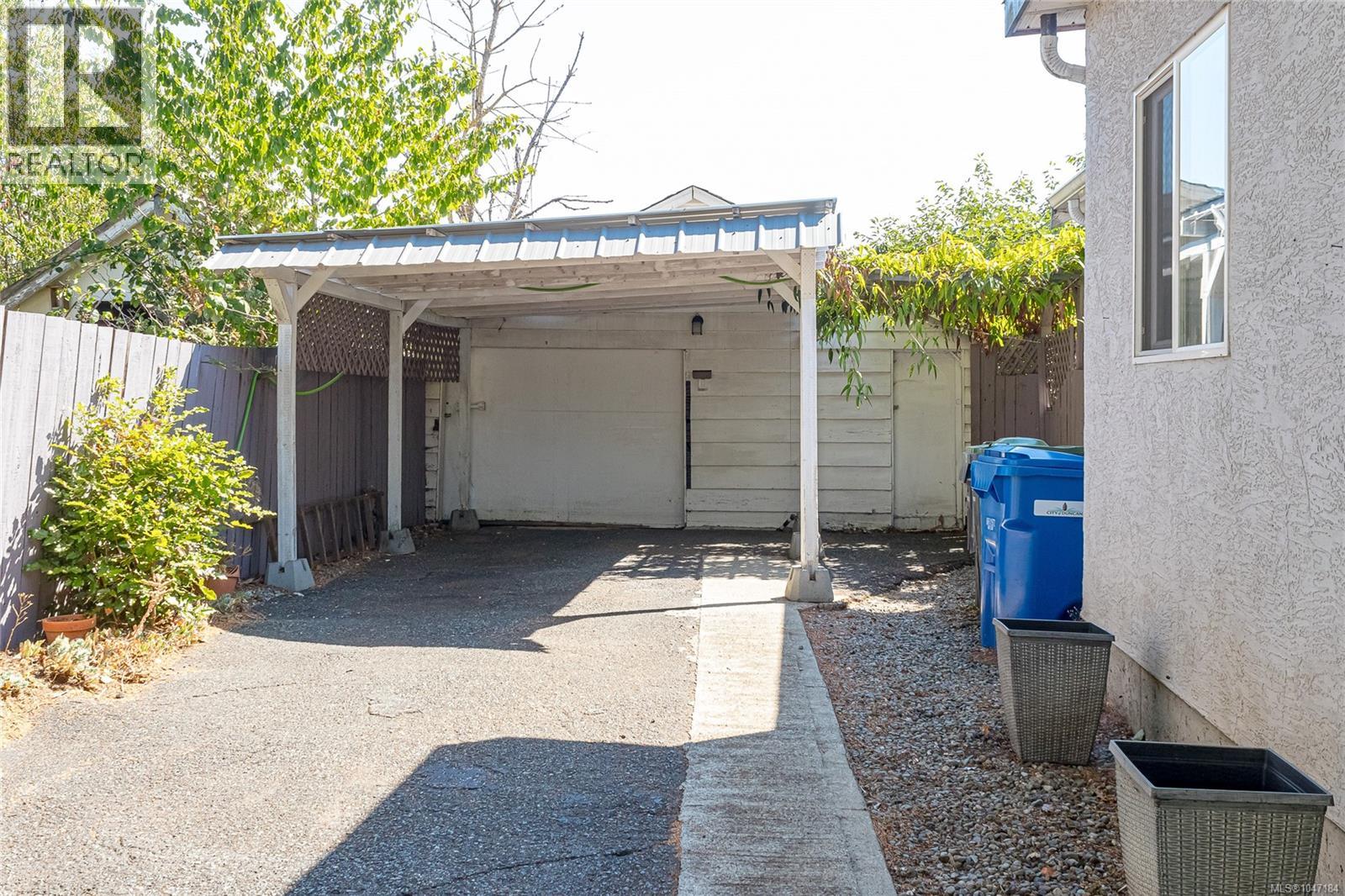 920 McDonald St - 6