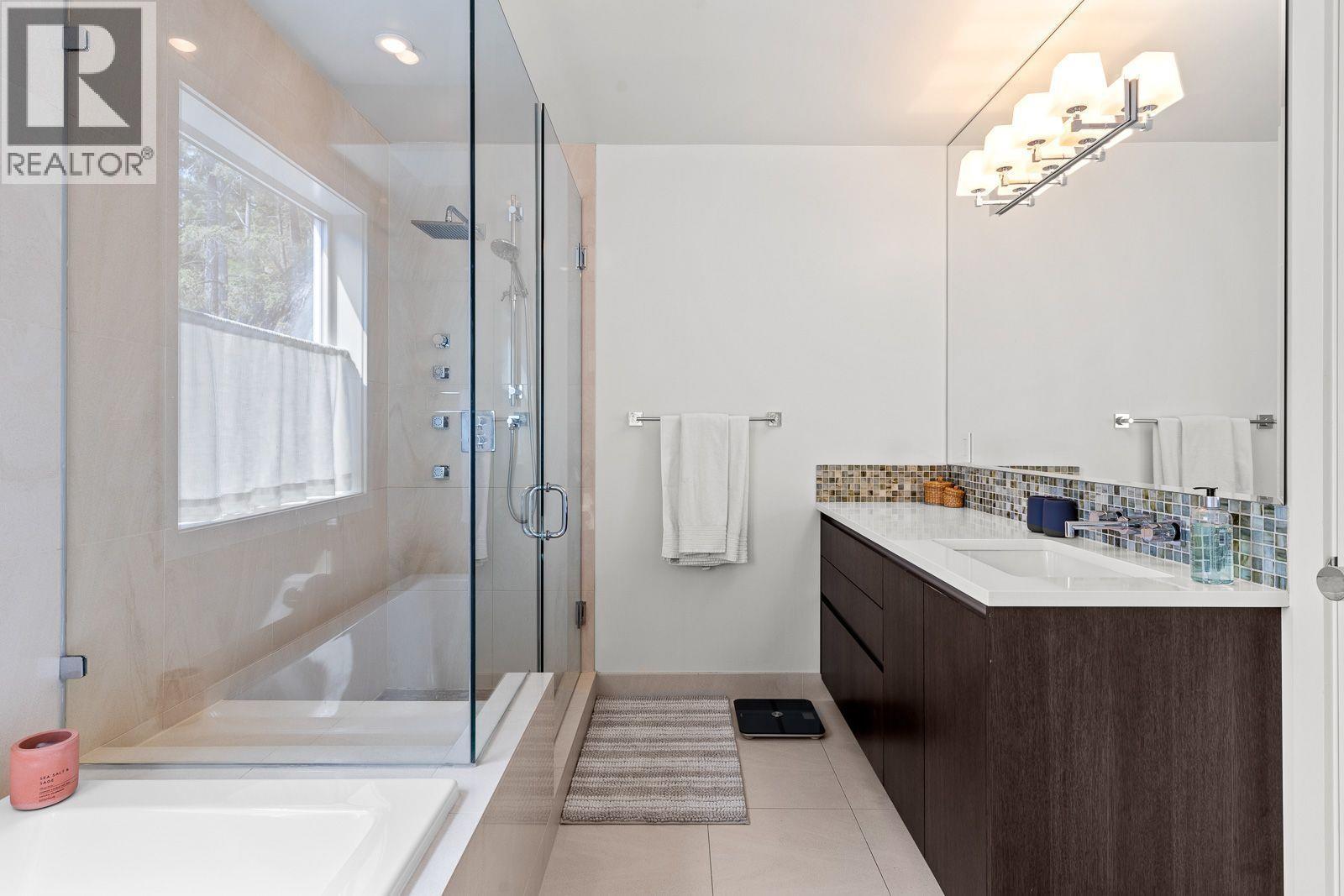 6965 MARINE DRIVE, West Vancouver