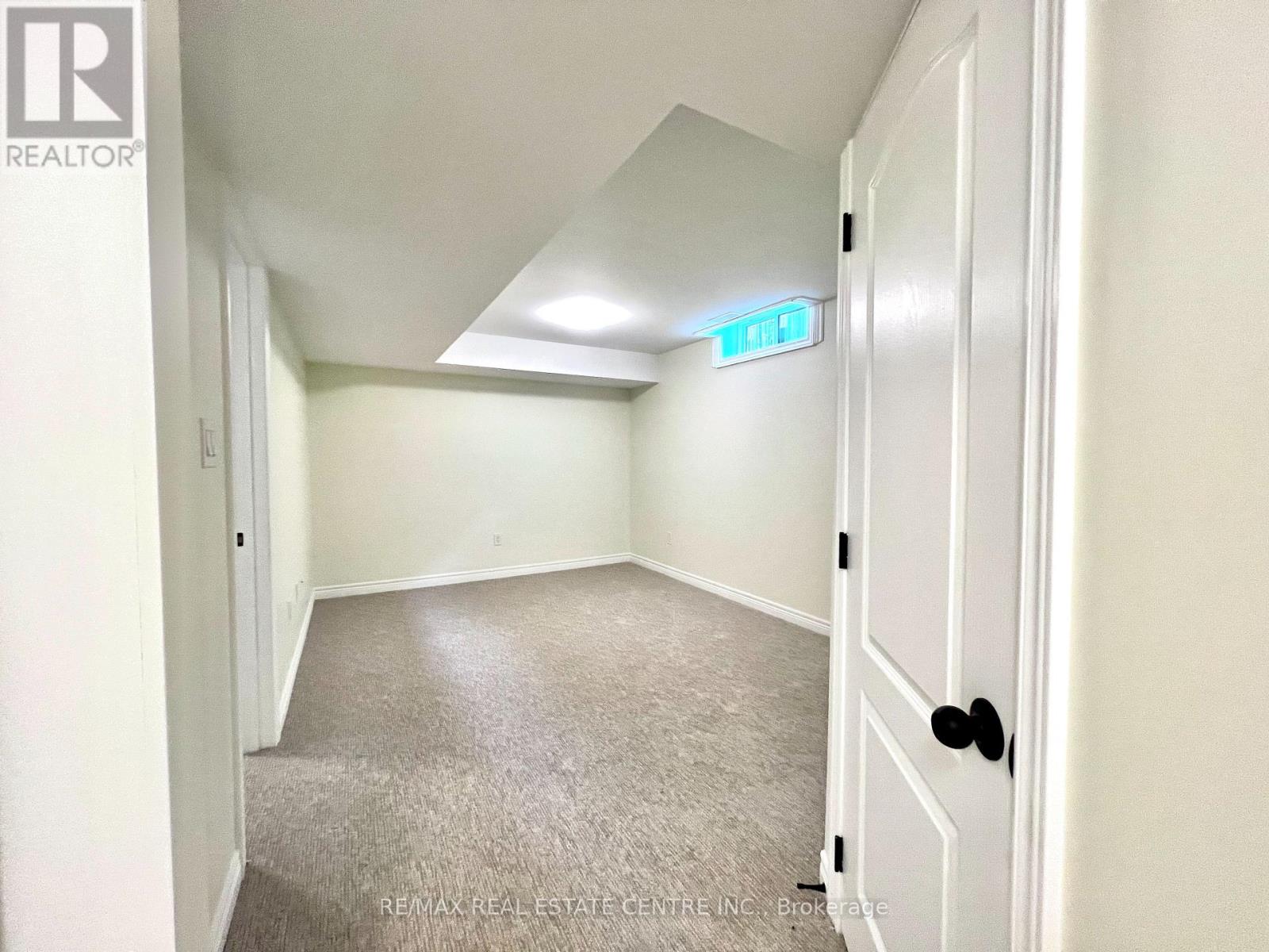 716 RUSSEL COURT - Image 27