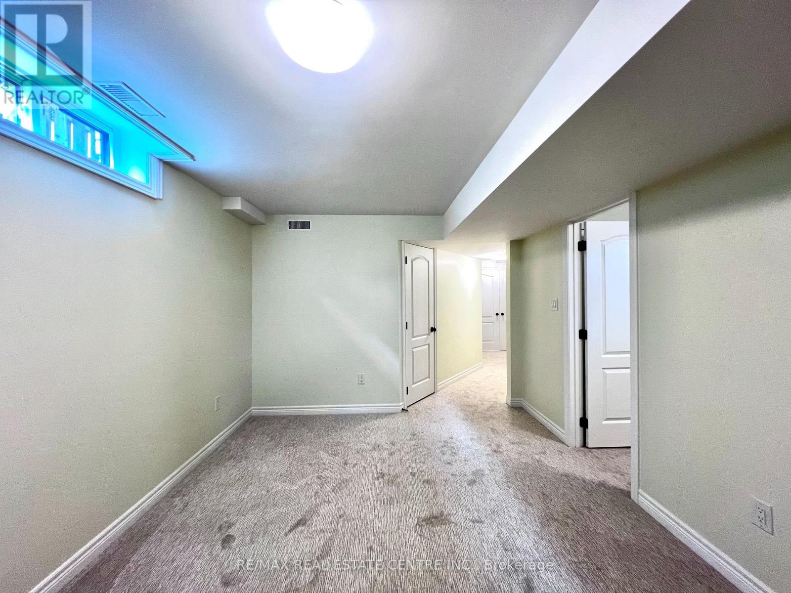 716 RUSSEL COURT - Image 33