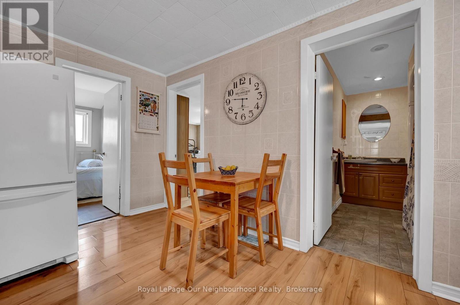 66 WELLINGTON STREET - 19